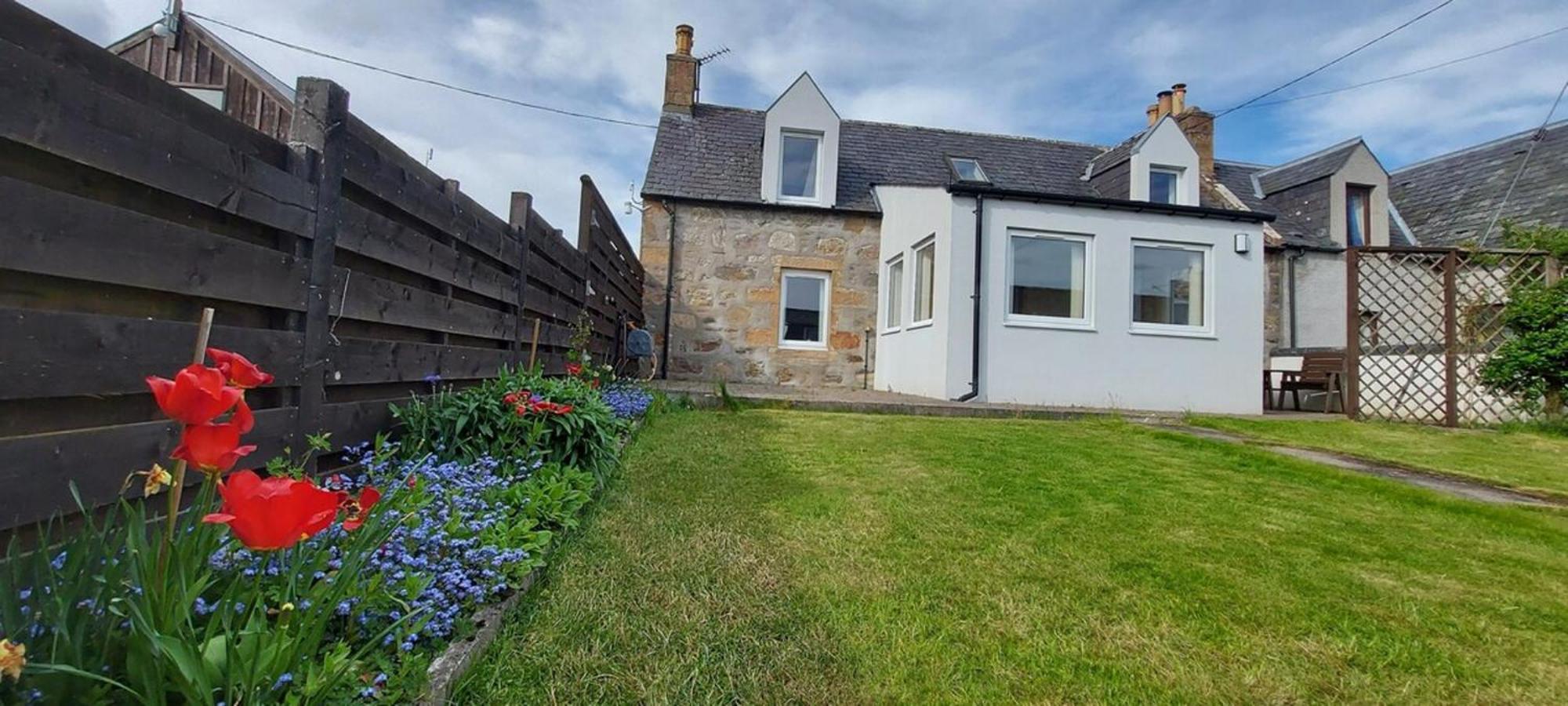 Mike'S 3-Bedroom Countryside Cottage Alness Exterior photo